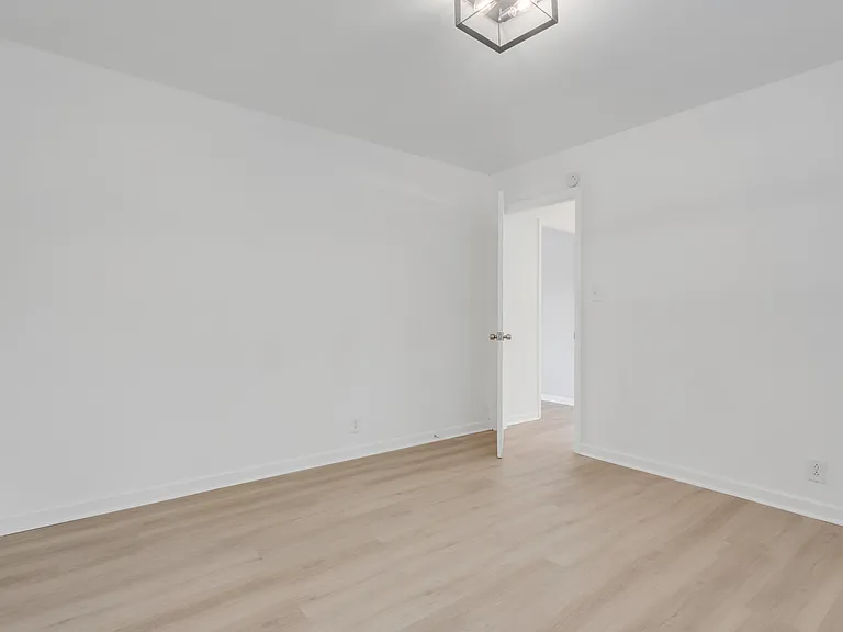 304 Lallemand Ct — Photo 20