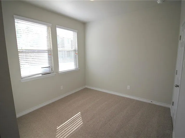 509 Whitney Trl — Photo 10
