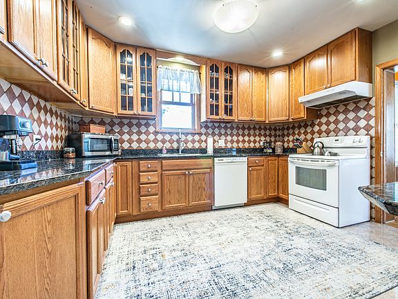 2nd image of 3115 N 76th Ct