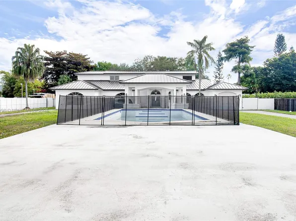 425 SW 129th Ave, Miami, FL 33184