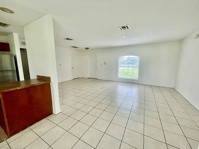 Leigh Acres 3BR 2BA with 1-Car Garage — Photo 4