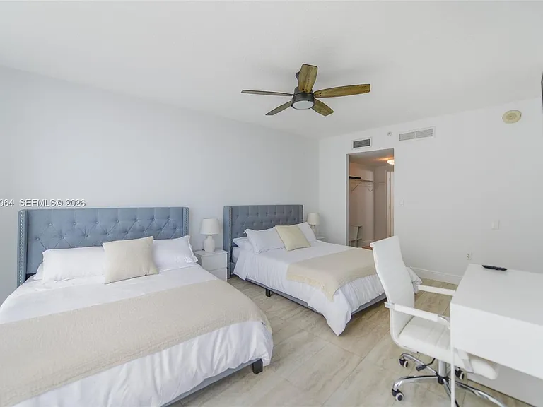 1750 N Bayshore Dr #2402 — Photo 20