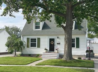 3208 Walnut Ave, Mattoon, IL 61938