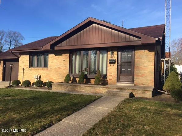 1920 Langley Ave, Saint Joseph, MI 49085
