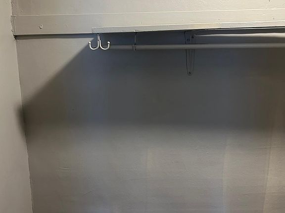 5th image of 93 Kirby Ave Floor 1