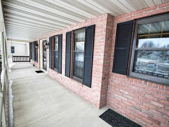 3rd image of 957 Evergreen Ln