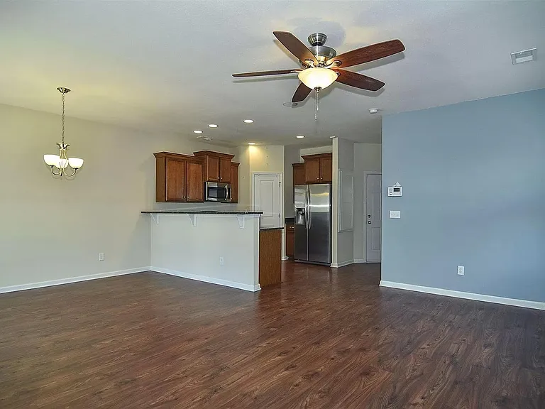 305 Chestnut Oak Ct — Photo 11
