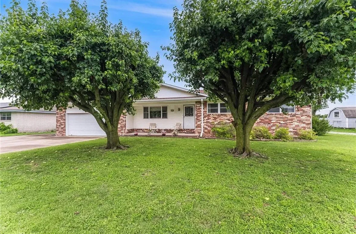 3 bed, 1500 sqft, $1,800 — Photo 1