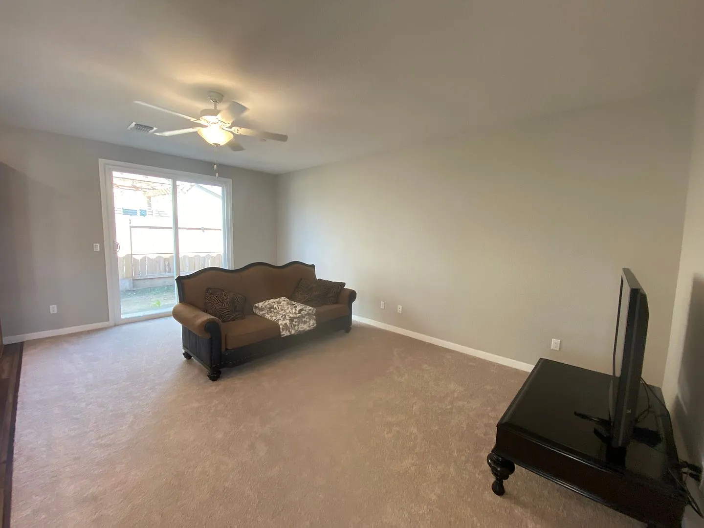 Like Brand New 3 Bed 2 Bath Home For Rent! — Photo 4
