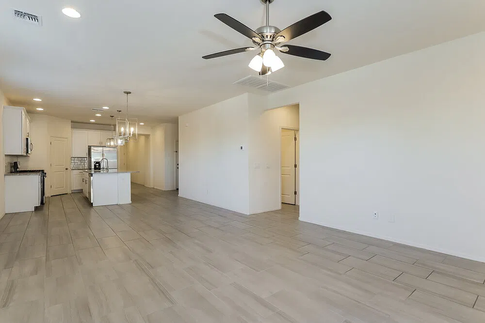 4 bed, 3.0 bath, 2027 sqft, $1,895 — Photo 4