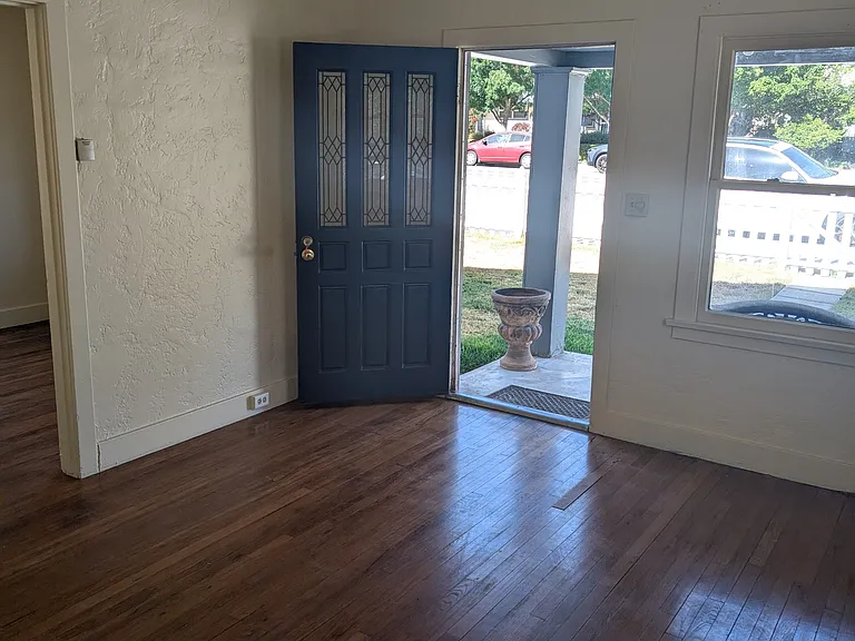 444 Vine St — Photo 3