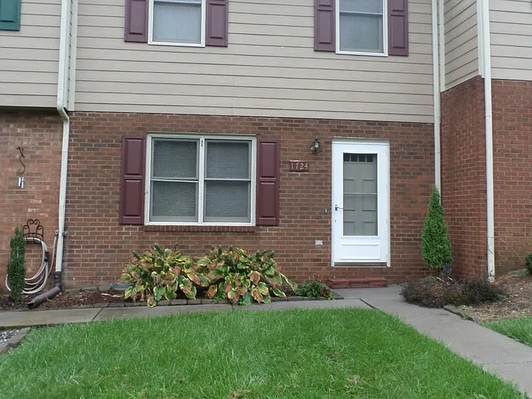 1724 Emerald St — Photo 4