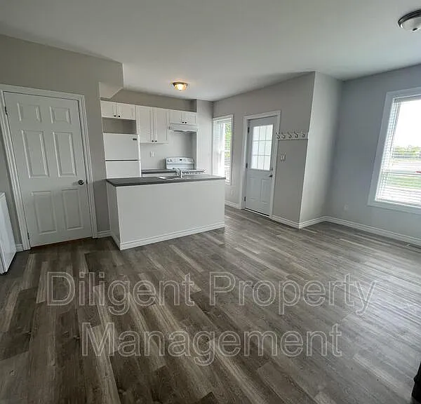 164 Stewart St #MAIN — Photo 4