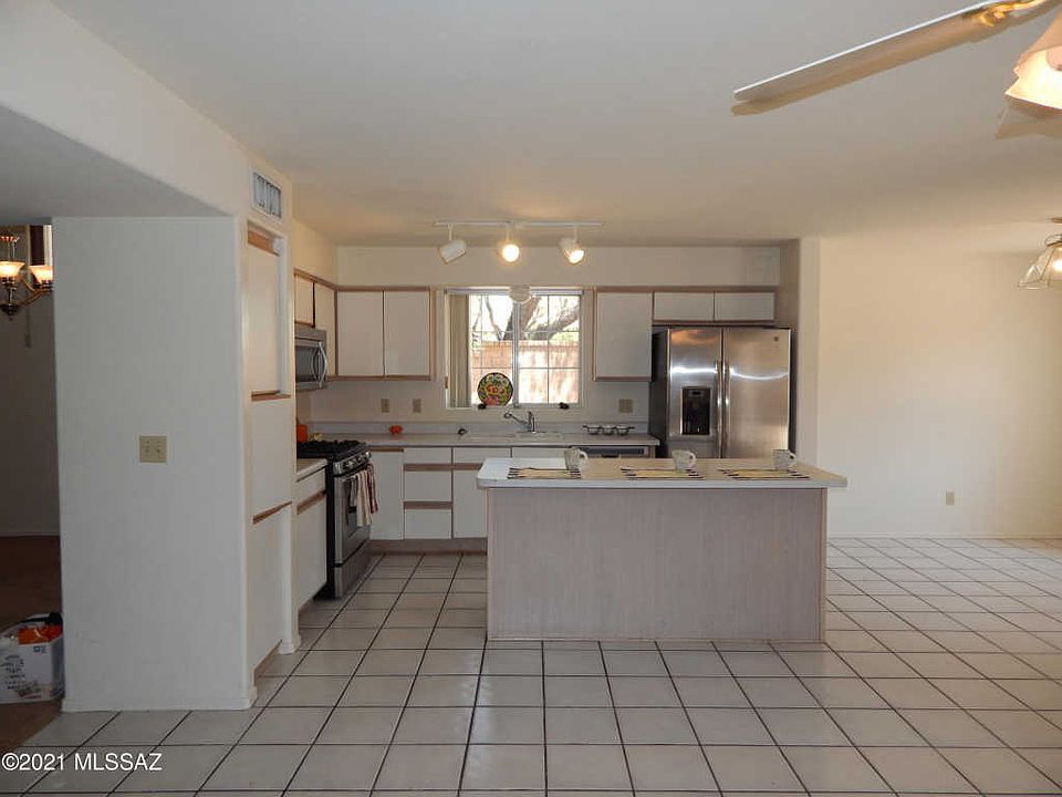 1st image of 10210 N Fox Hunt Ln