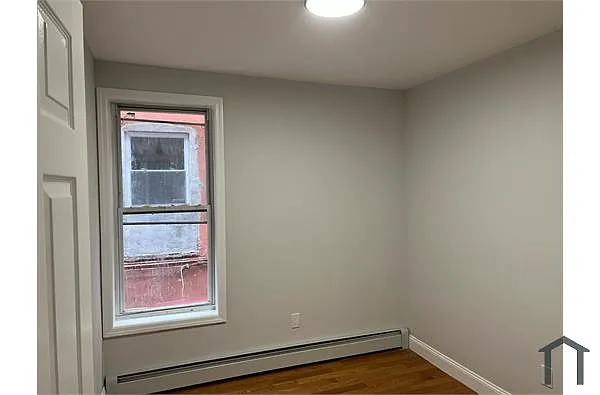 Building Photo - 1932 Loring Pl S
