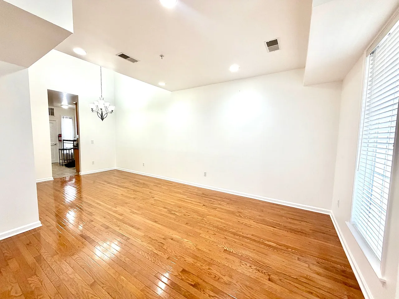 2 bed, 2.5 bath, 1580 sqft, $3,400 — Photo 3