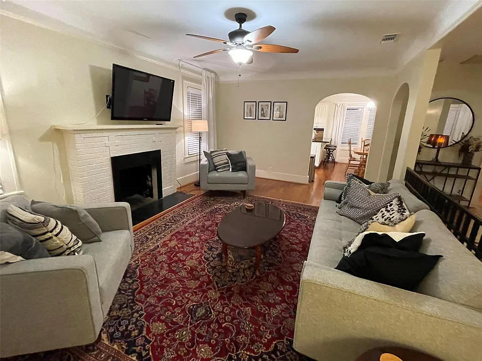 1604 Castle Ct