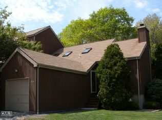 414 Wooded Ln, Shelton, CT 06484