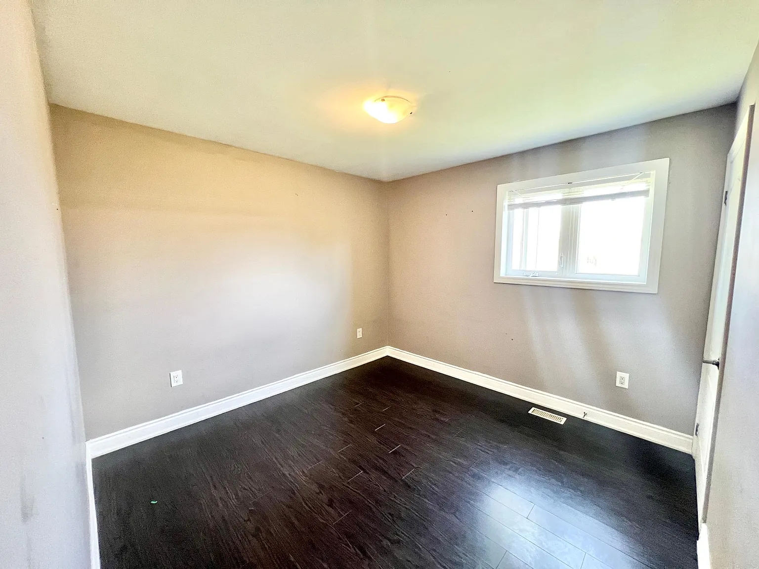 19 Golding Ave photo 1