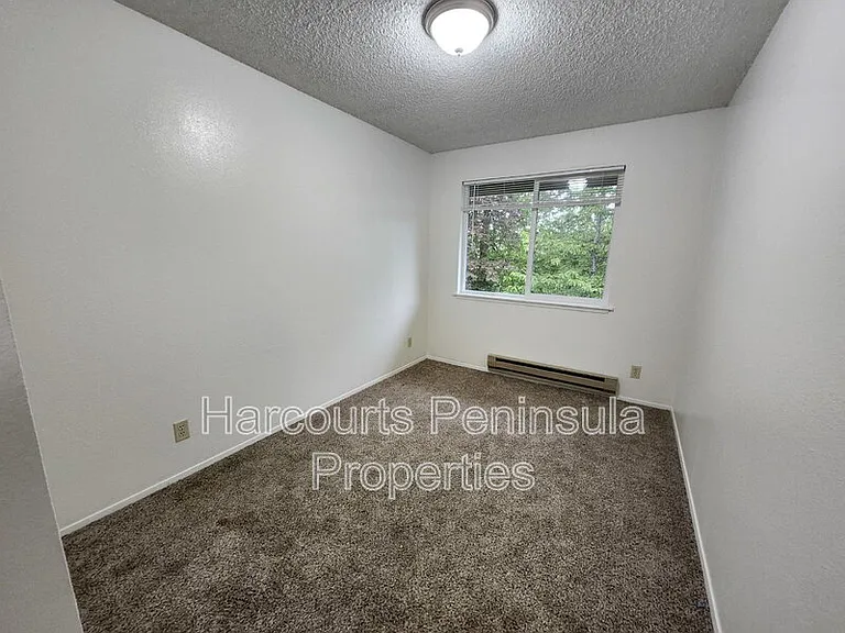 45 NE Torval Canyon Rd #4 — Photo 3