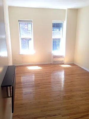 Rented by Siderow Residential Group | media 16