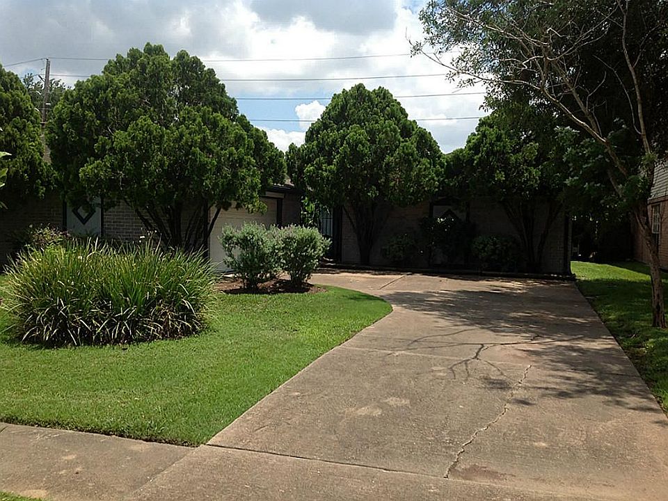 Front Drive view.