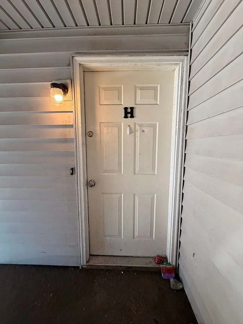 4180 Bristol Court # H — Photo 2