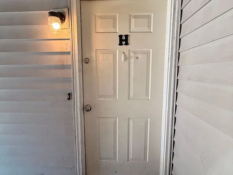 4180 Bristol Ct #H — Photo 2