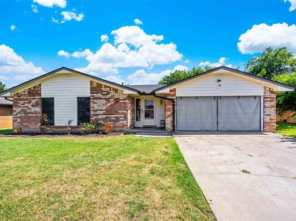 7814 NW Morrocco Dr, Lawton, OK 73505
