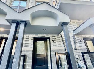 400 Mary St E #30, Whitby, ON L1N 2P8