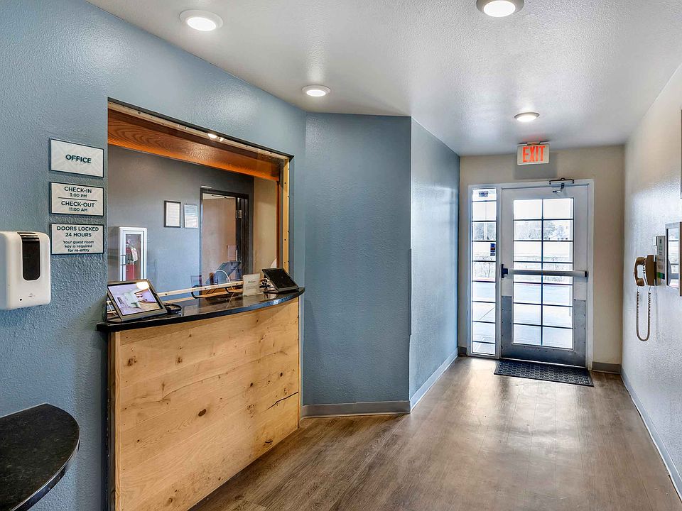 Lobby and Guest Check-in