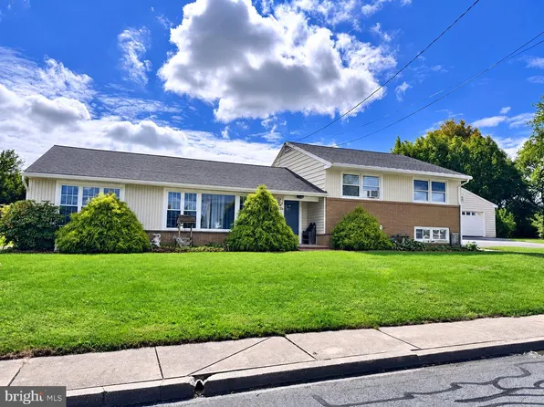 540 Westfield Dr, New Holland, PA 17557