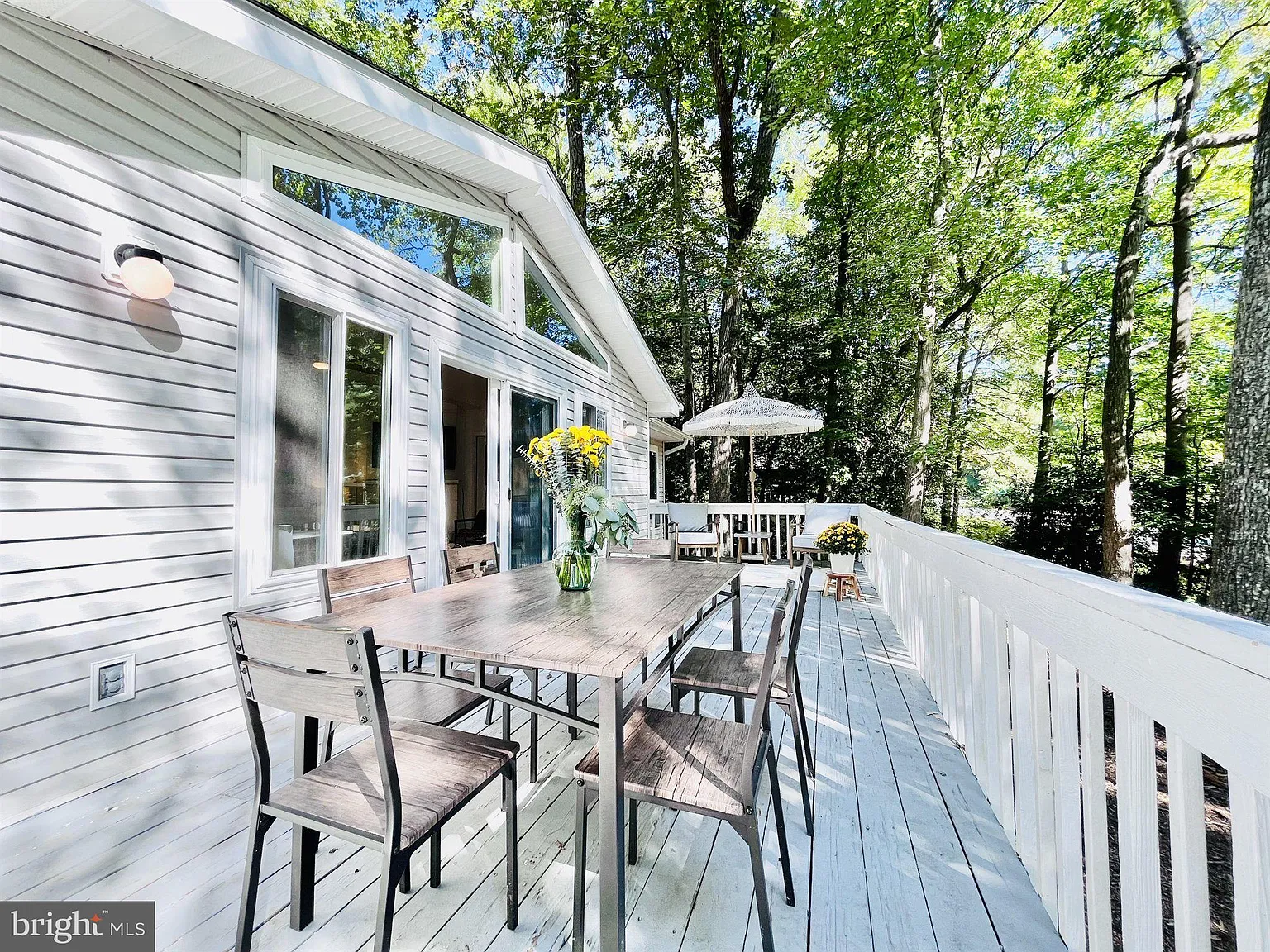 2 bed, 1.5 bath, 984 sqft, $1,200 — Photo 2