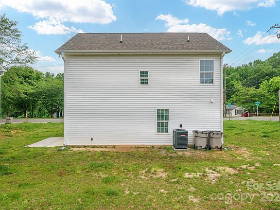 5th image of 2401 Crescent Ln