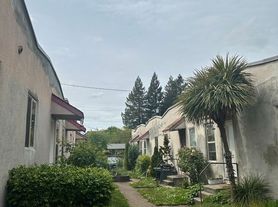 Lincoln Court Apartments