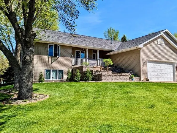 2104 6th Ave SE, Willmar, MN 56201