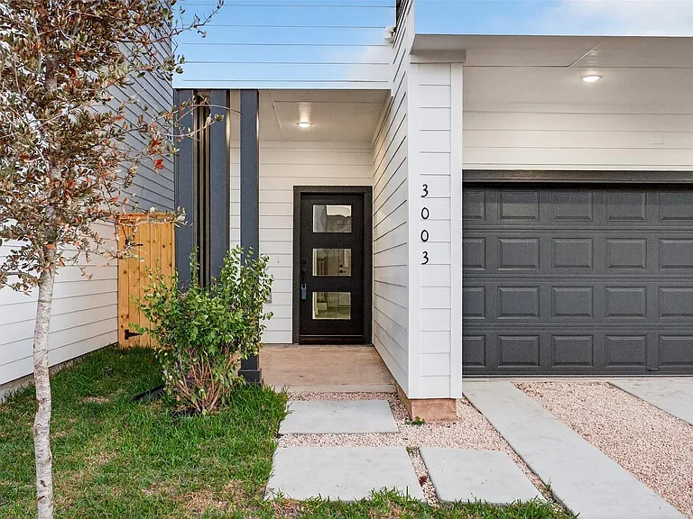 3003A Delano St — Photo 5