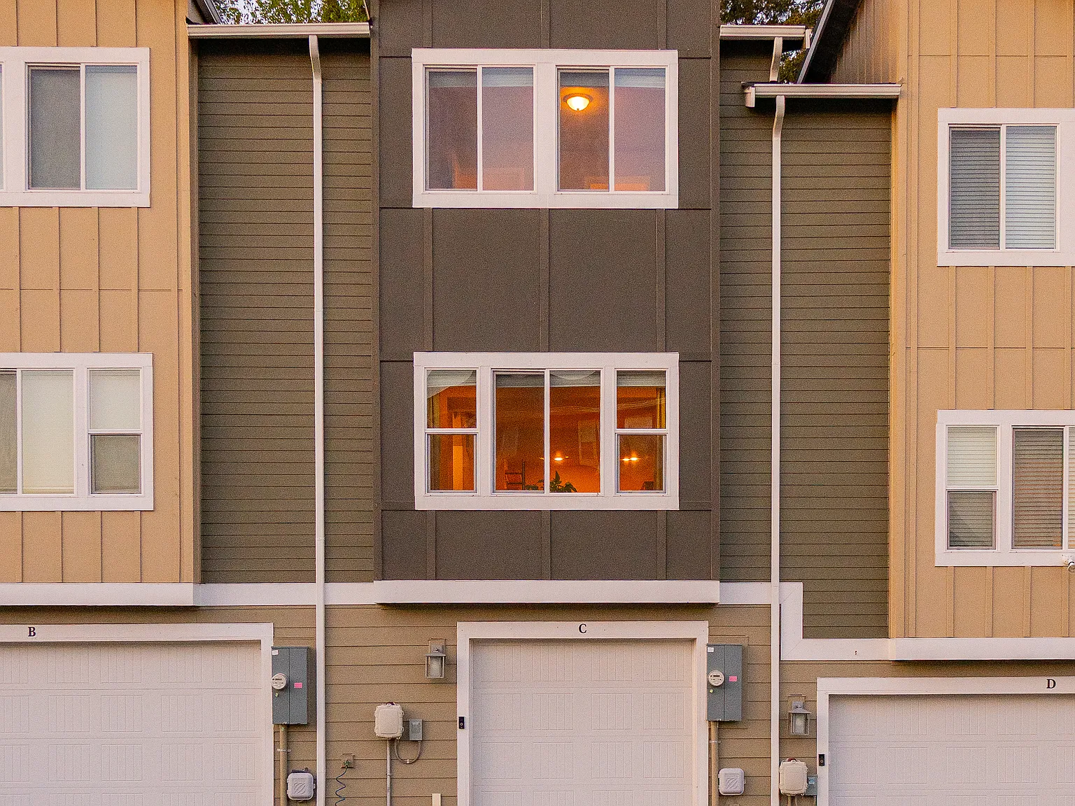2 bed, 2.5 bath, 1345 sqft, $2,795 — Photo 1