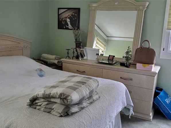 2430 160th St, Whitestone, NY 11357