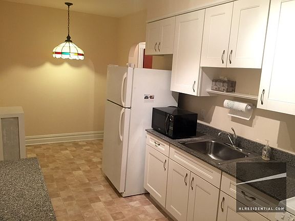 2nd image of 2433 Crescent St #2