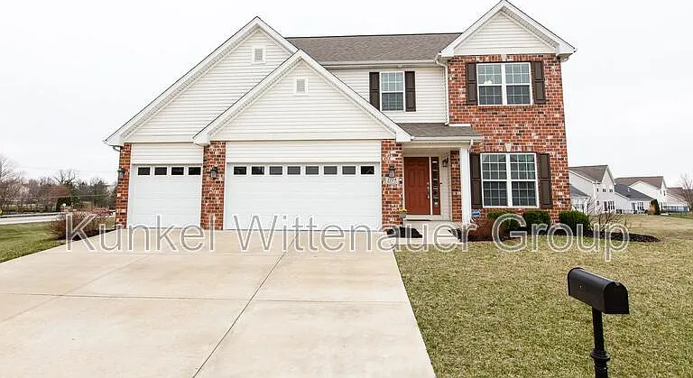 2724 Ambridge Dr — Photo 1
