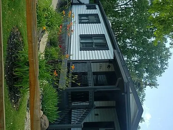 786 Chestnut St, Fowlerville, MI 48836