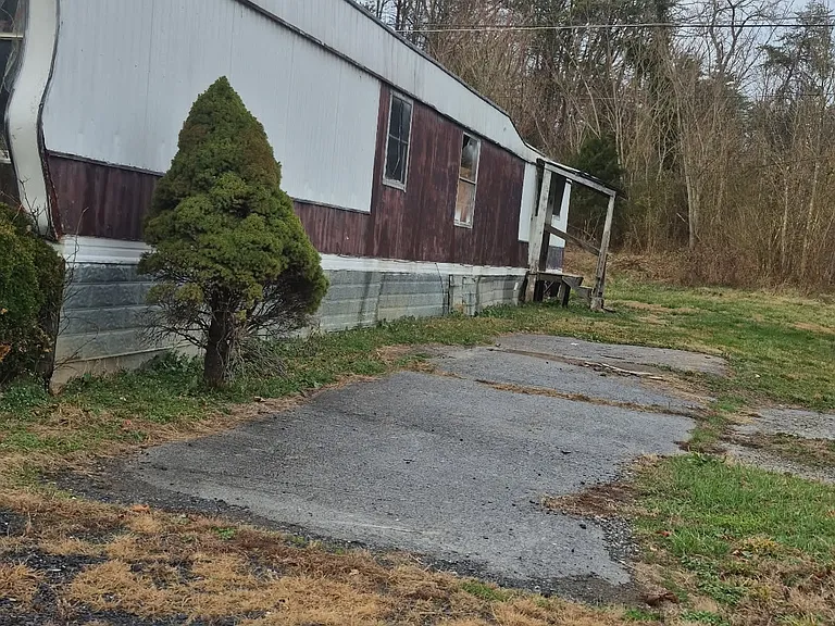 100 Nicholas Dr #F2 — Photo 2