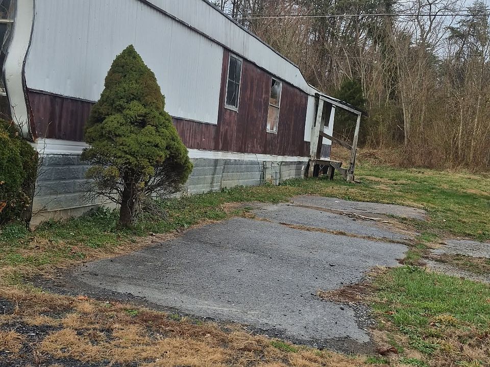 2nd image of 100 Nicholas Dr #F2