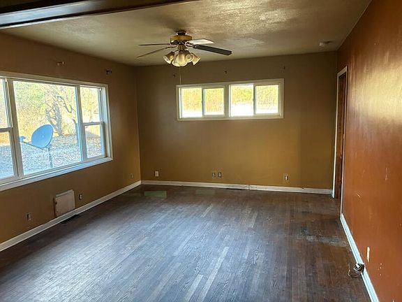 4th image of 830 S Evergreen Dr