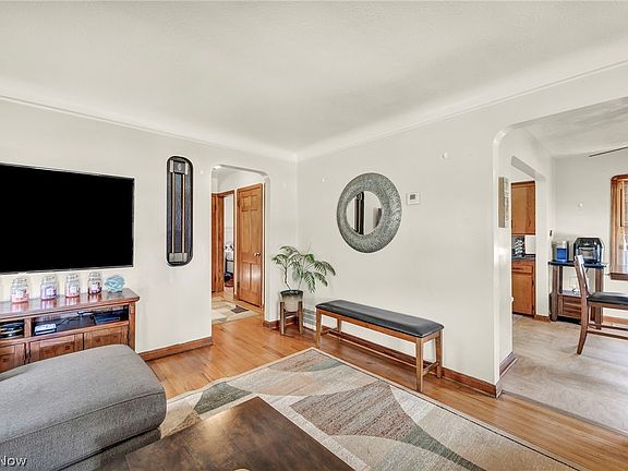 5th image of 6311 Laverne Ave