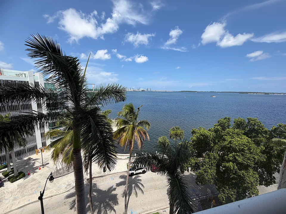 1402 Brickell Bay Dr #601