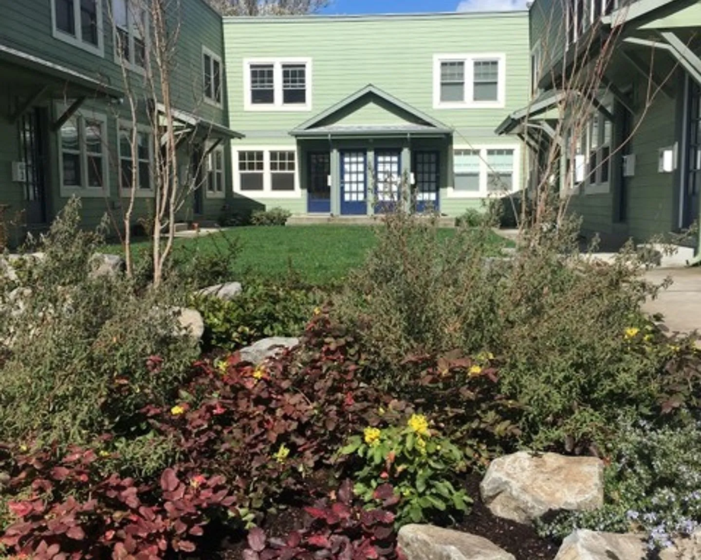 Kenton townhouse, hardwoods, off street parking, all dogs welcome! — Photo 4