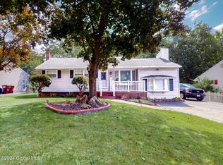 12 Castle Ct, Loudonville, NY 12211