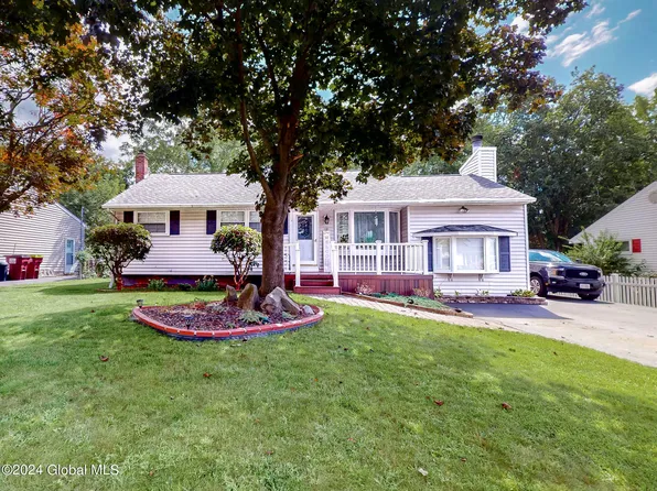 12 Castle Court, Loudonville, NY 12211